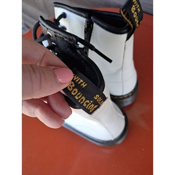 DR. MARTENS 1460 Y LACE UP ZIP BOOT Doc White Leather sz 6 US 37 EU Boots - New - Picture 2 of 5